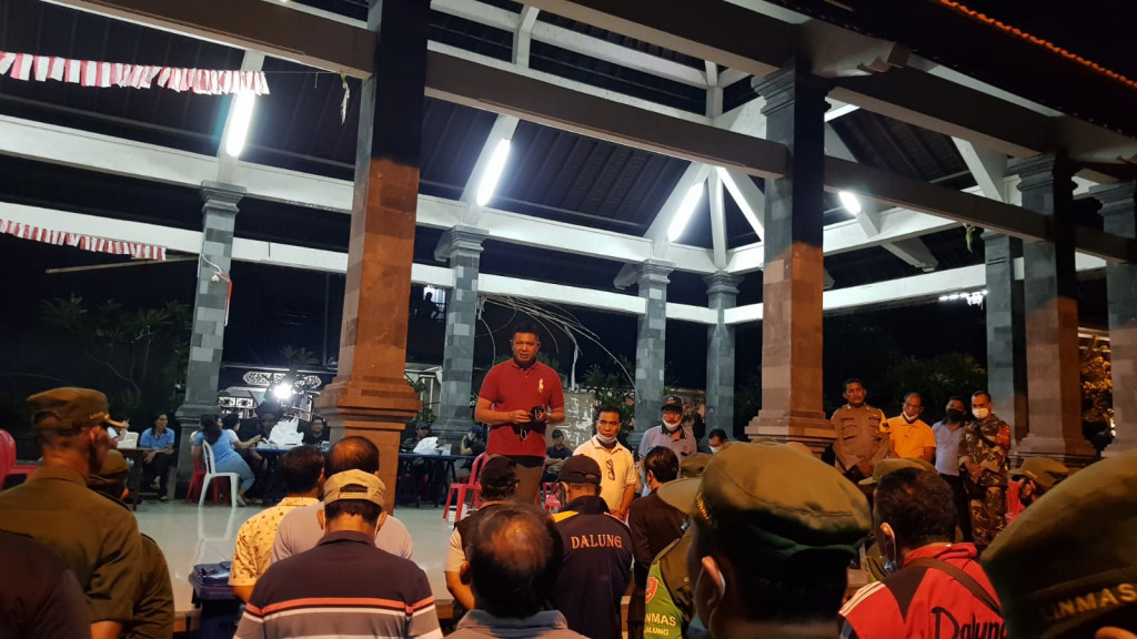 Perbekel Desa Dalung Mengajak Seluruh Petugas untuk Terus Lakukan Koordinasi demi Kelancaran Kegiatan Sidak Penduduk Non Permanen